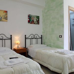 Zimmer mit zwei Einzelbetten